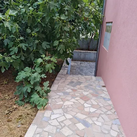 Obala 111 * Poljica (Trogir)