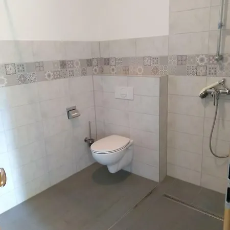 Obala 111 *