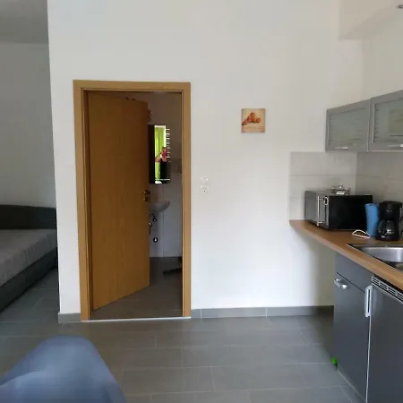 Obala 111 Poljica (Trogir)